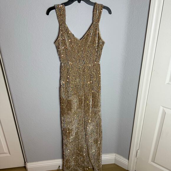 NWT Baltic Born Marilyn Sequin Maxi Taupe
Iridescent Velvet Beige - Picture 2 of 4